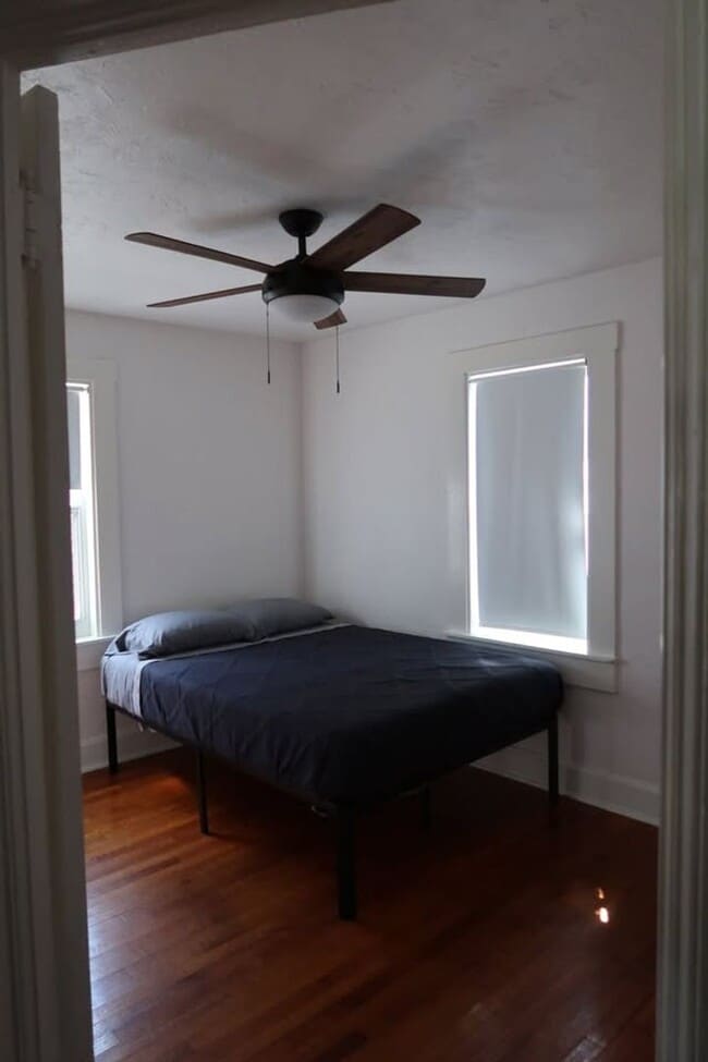 Building Photo - HOUSING VOUCHER ACCEPTED: 2-Bedroom Home in Prime St. Pete Location! FURNISHED OR UNFURNISHED. MI...