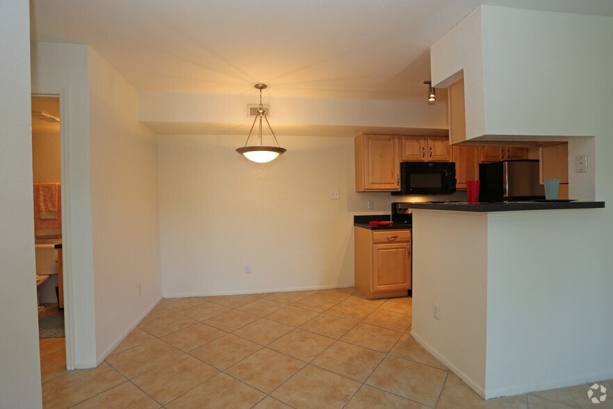 Interior Photo - Bayou Point