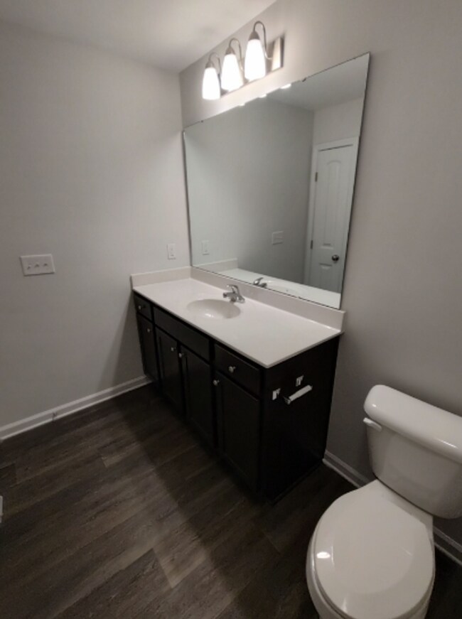 Building Photo - Move in Ready! Easy & Quick move-in process