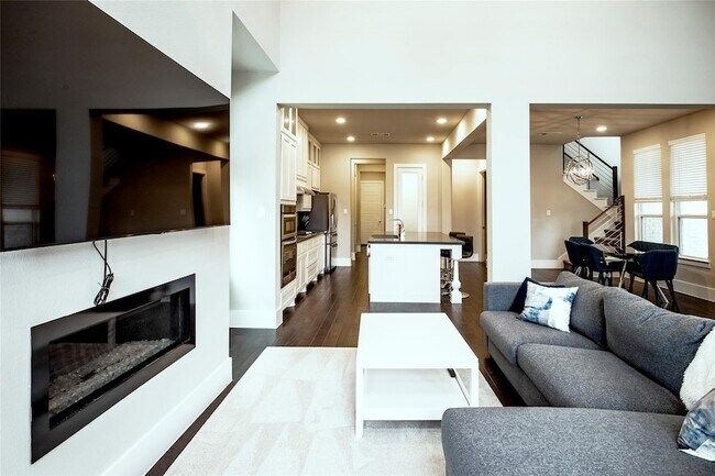 Building Photo - 6812 Royal Liverpool Dr