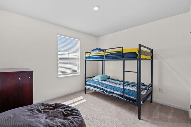 Building Photo - Beautiful 4-Bedroom Home with Fenced Backyard & Open Floor Plan!