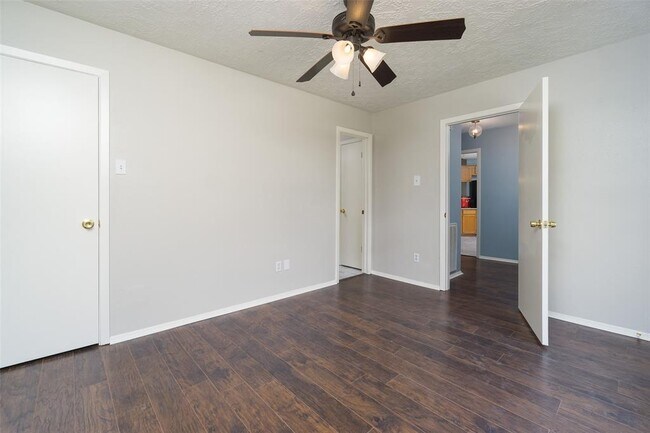 Building Photo - 2902 Laurelridge Dr