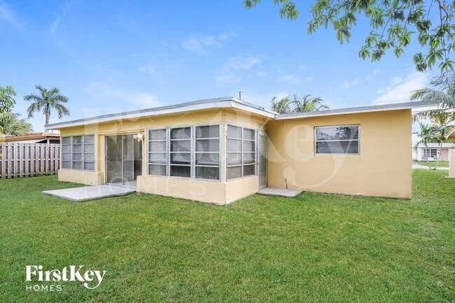Building Photo - 6831 NW 25th Ct