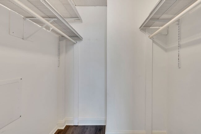 Building Photo - 6666 Brookmont Terrace