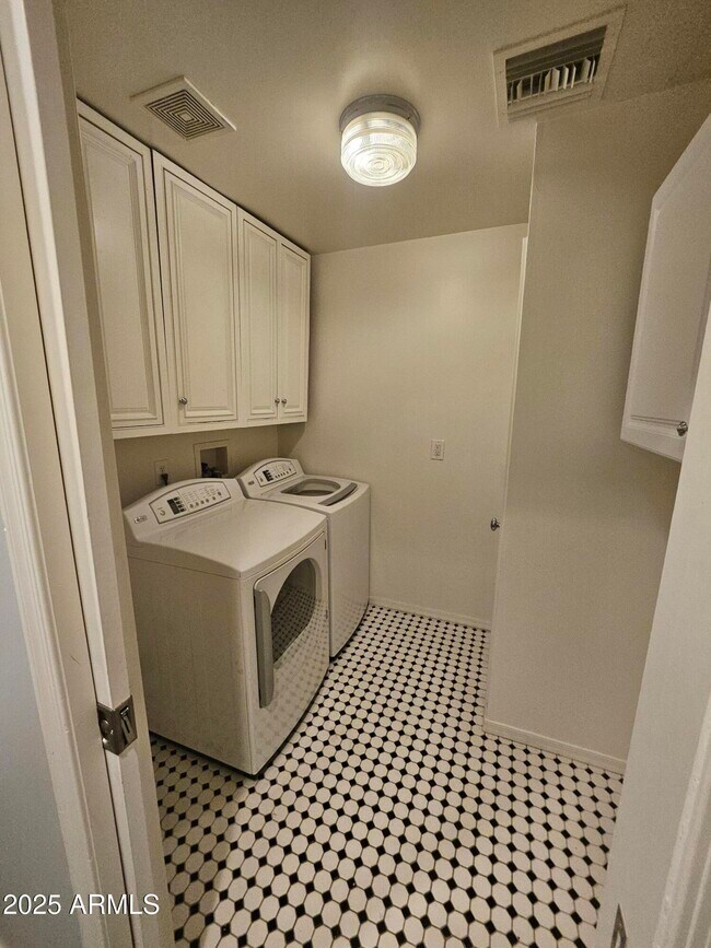 Building Photo - 4201 N 35th St