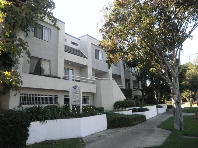 Building Photo - Barrington Townhomes