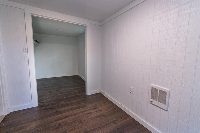 Building Photo - 250 Nottingham Wy