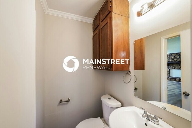 Building Photo - 3 Bedroom Pet-Friendly Home in Birmingham, AL with Main Street Renewal