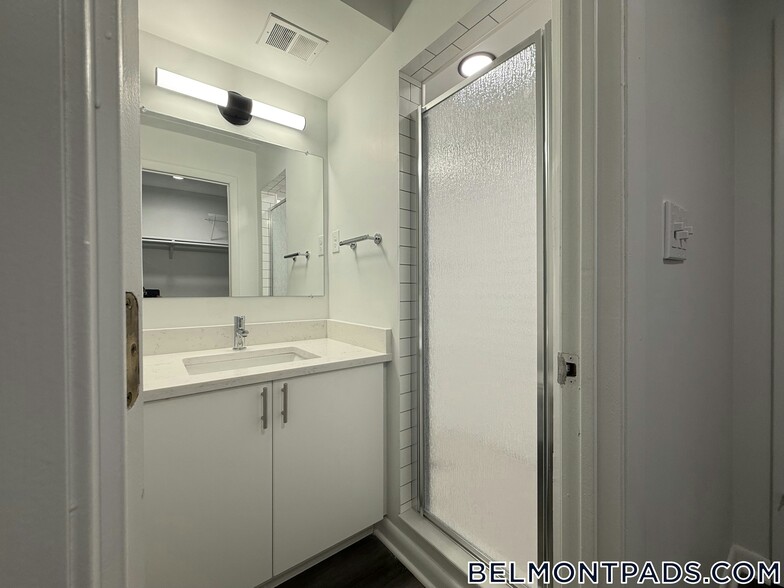 Building Photo - 55 Hill Rd