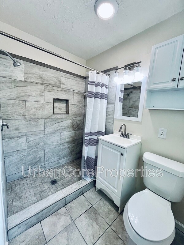 Building Photo - 115 7th Ave N