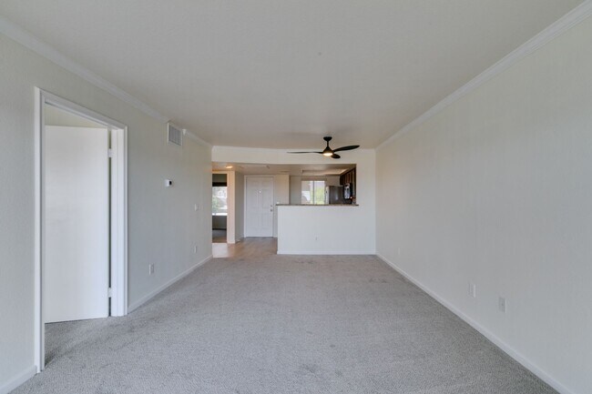 Building Photo - GORGEOUS 2 BEDROOMS UNIT*UPGRADED*TONS OF ...
