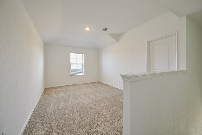 Building Photo - 16877 Short Pnes Dr