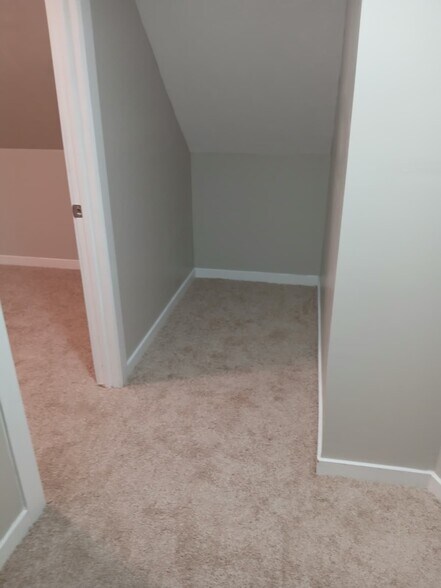 Building Photo - 713 E 156th St