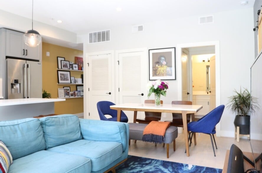 Living area - 1510 N Capitol St NW