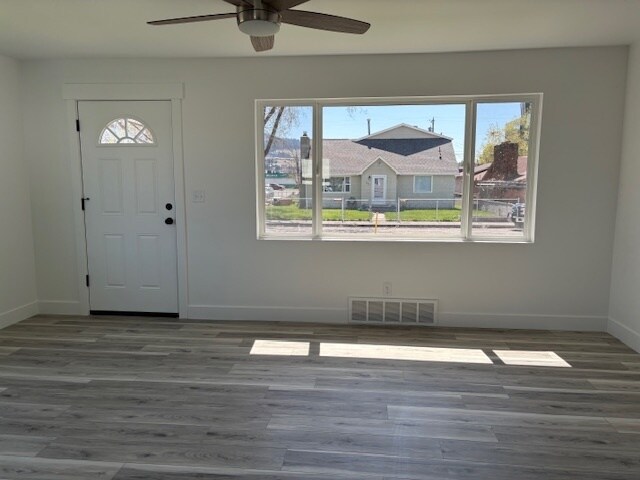 Building Photo - Newly remodeled house near the mall