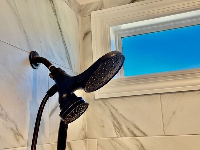 Building Photo - Pre-lease today for a late May move in