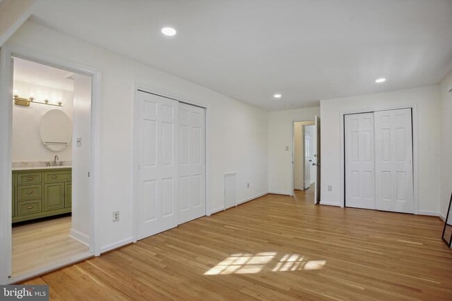 Building Photo - 6815 Melrose Dr