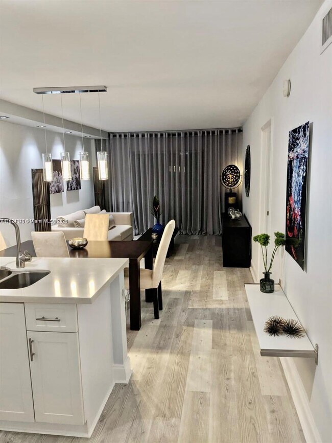 Building Photo - 16465 NE 22nd Ave