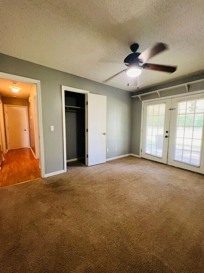 Building Photo - Convenient Comfort: 3-Bed, 2-Bath Home Nea...