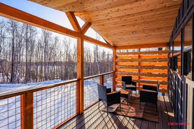 Building Photo - 7427 Twin Lakes Dr