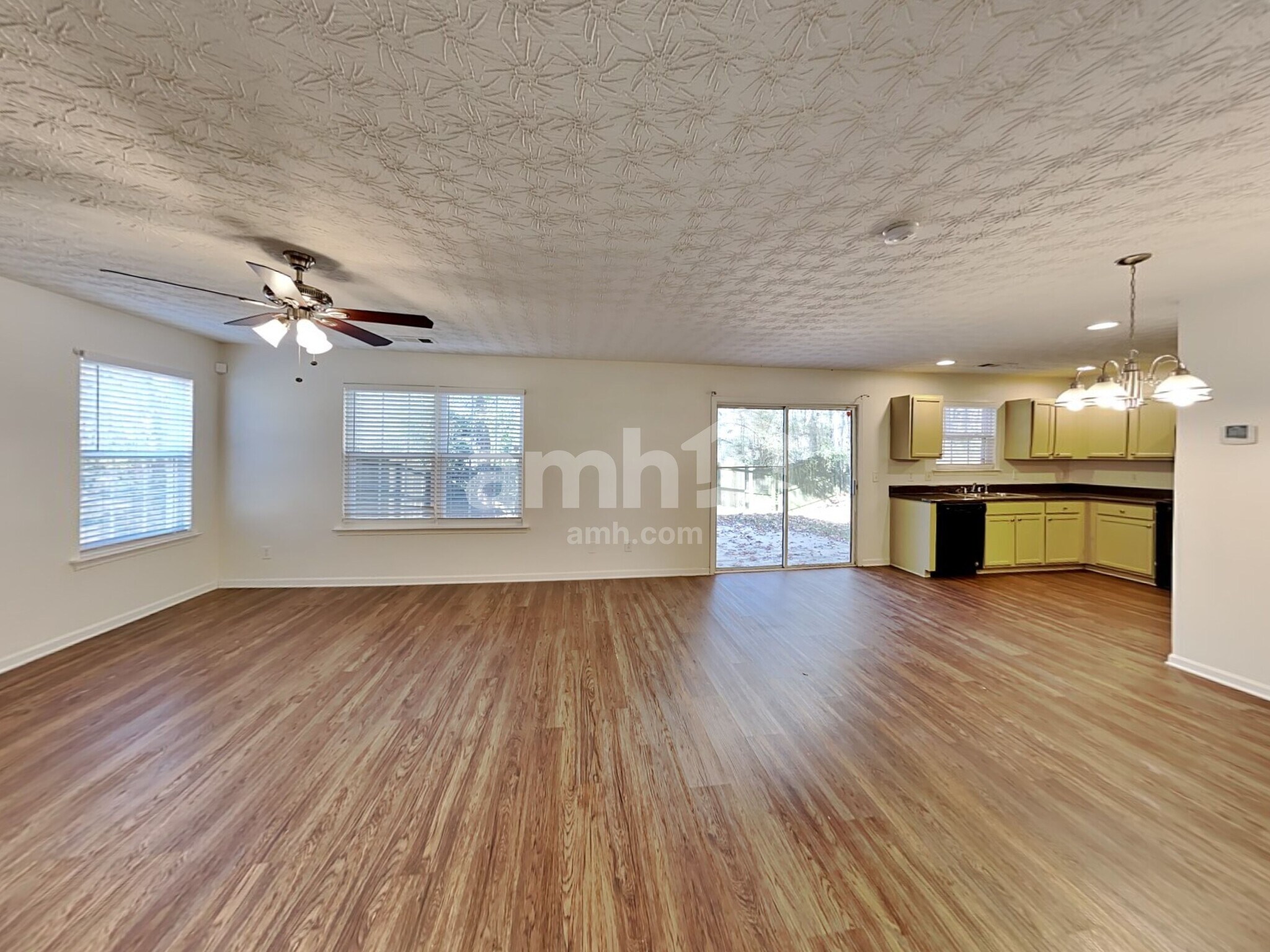 Building Photo - 330 Meadows Ln