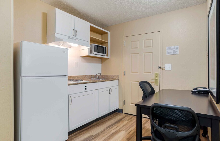 Building Photo - Furnished Studio-Destin - US 98 - Emerald ...