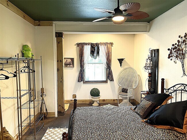 Building Photo - 2503 River Crest
