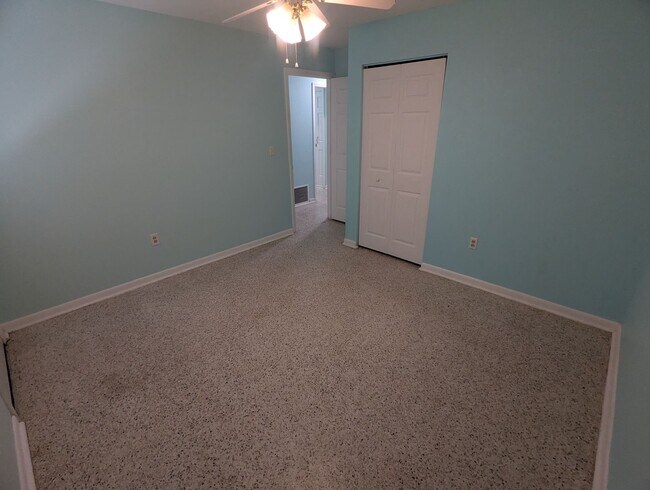 Building Photo - For Rent: 4 Bedroom, 3  Bathroom, Office/Den, Sunroom/Florida room, Large Shed, Huge backyard