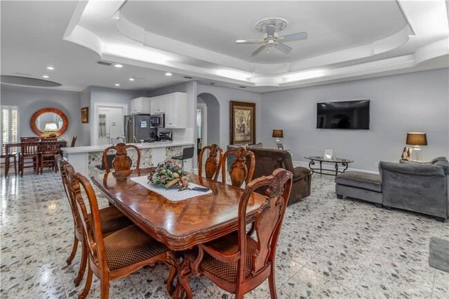 Building Photo - 20 Easy St