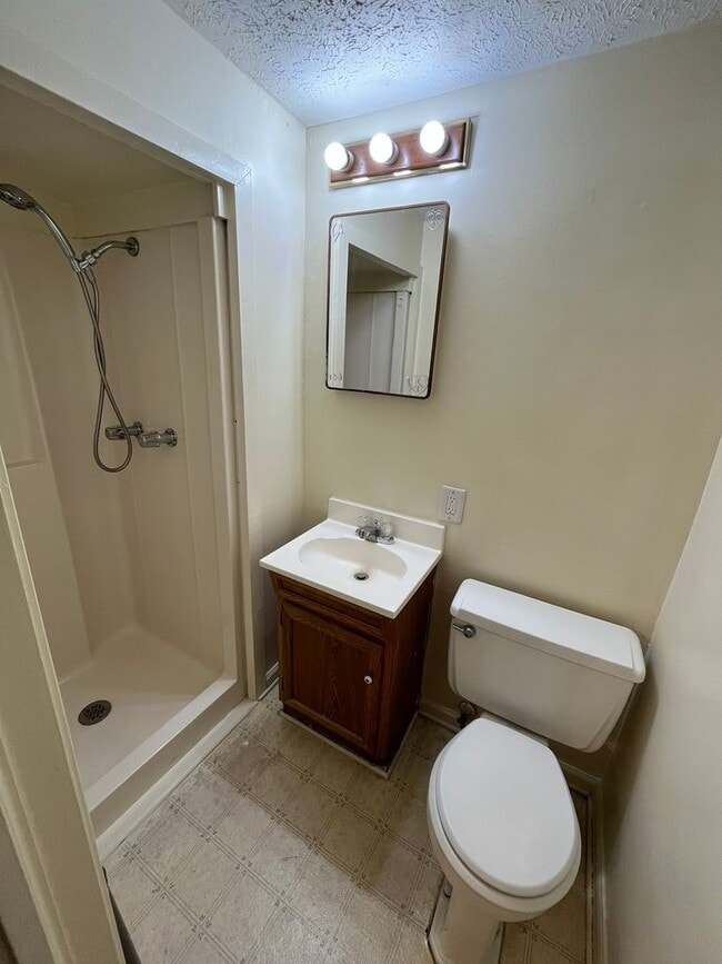 Building Photo - Great Family Home, Located off of Moon Road. Must See!!