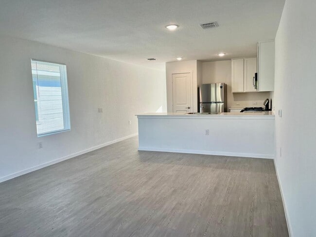 Building Photo - 10618 Nye Pass