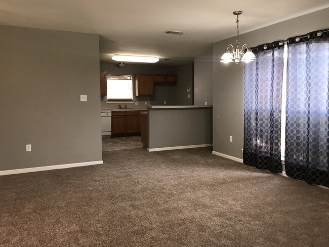Building Photo - 3 Bedroom House in Denham Springs
