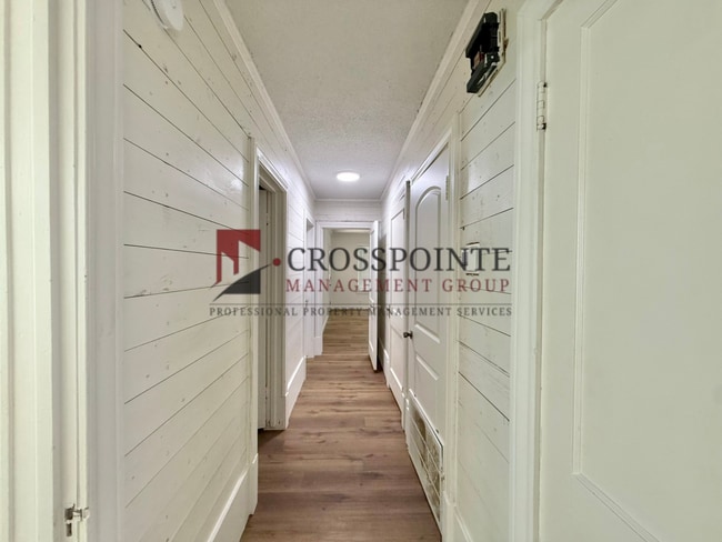 Building Photo - 111 N Gatewood Dr