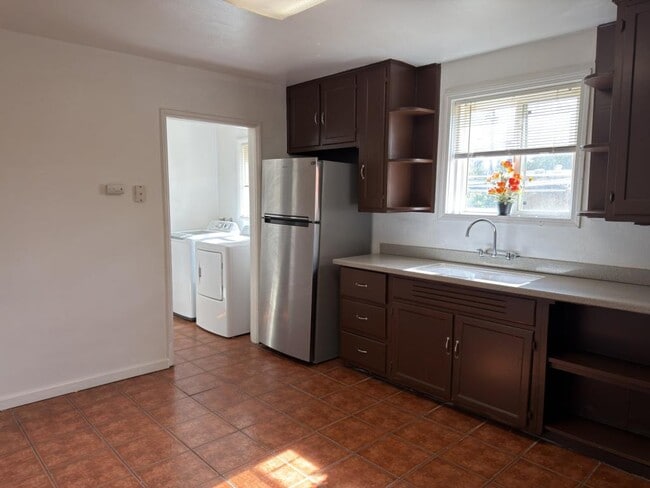 Building Photo - 986 Merritt Dr