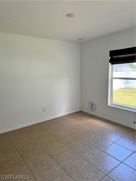 Building Photo - 2126 Kismet Pkwy E