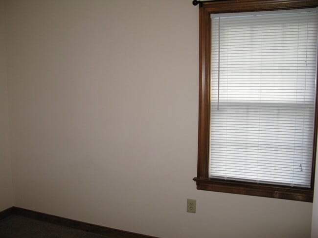 Building Photo - 7163 Plum Grove Ct