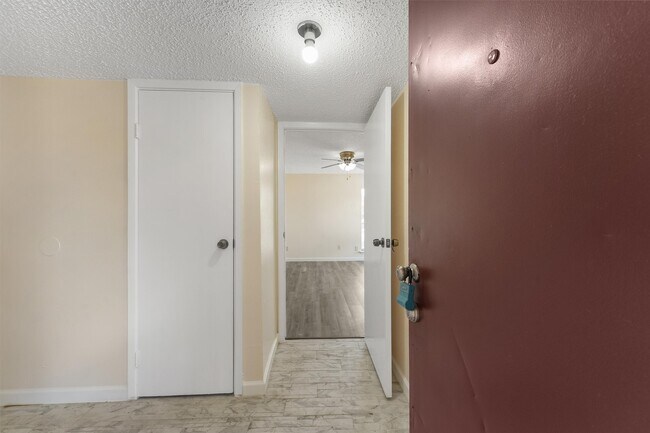 Building Photo - 9221 Imogene St