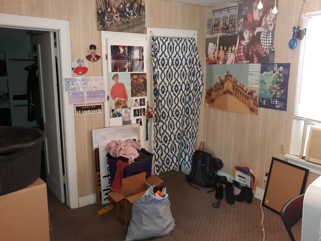 Building Photo - 115 N Husband St