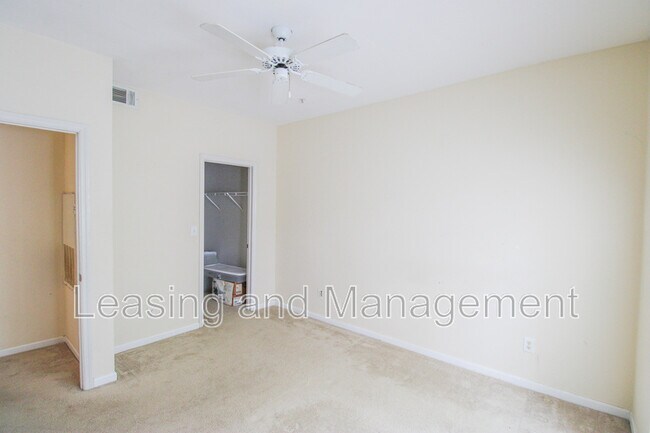 Building Photo - 700 Daniel Ellis Dr