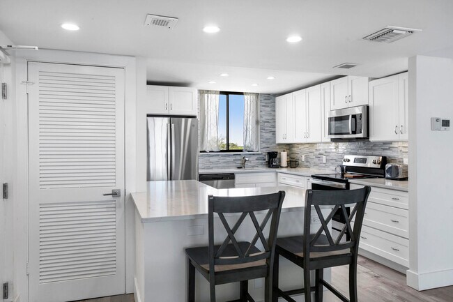 Building Photo - 300 Ocean Trail Way