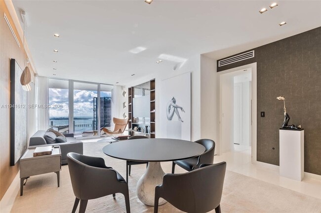 Building Photo - 300 Biscayne Blvd Way