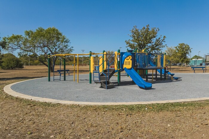 Building Photo - 906 Olney Dr