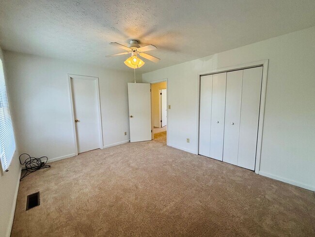 Building Photo - 435 Wakeman Ct NE