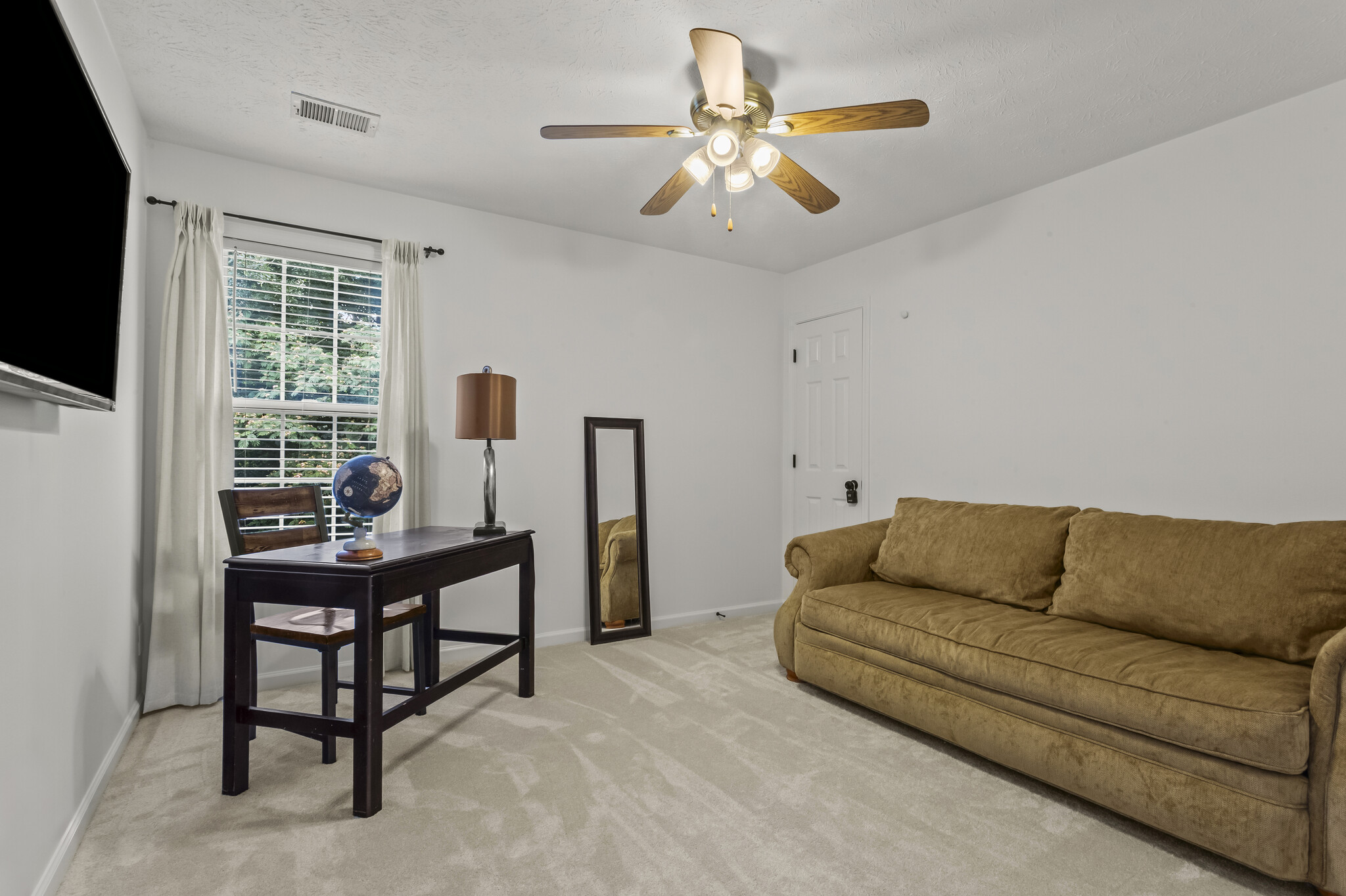 Office/Lounge - 161 Weatherstone Dr