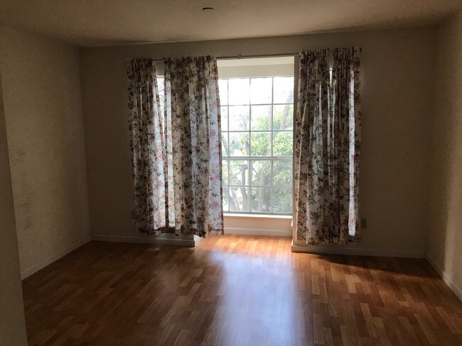 Master Bedroom - 996 Belmont Terrace