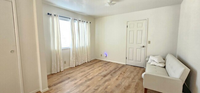 Building Photo - 946 Roosevelt St