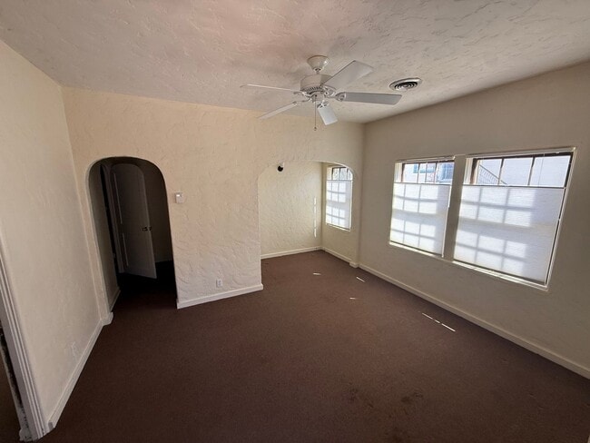 Building Photo - 204 W Market St