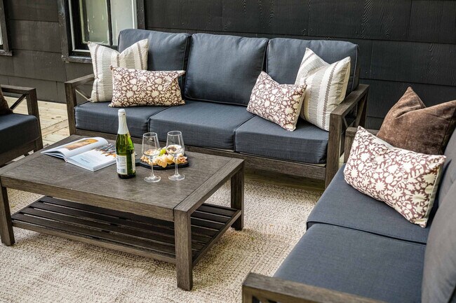 Building Photo - 52 Church St