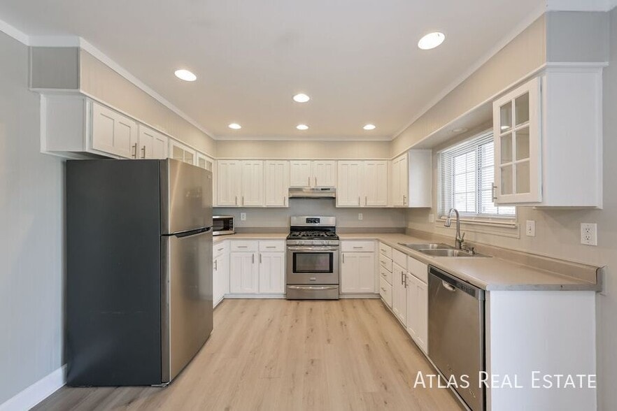 Building Photo - 17327 E Asbury Cir