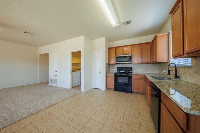 Building Photo - 132 Thrasher Cv